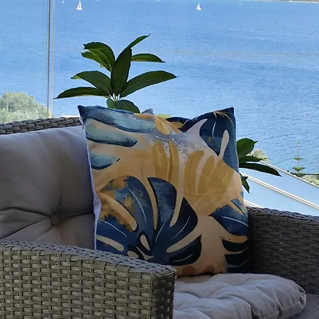 Konstantinos Island View * Nikiána